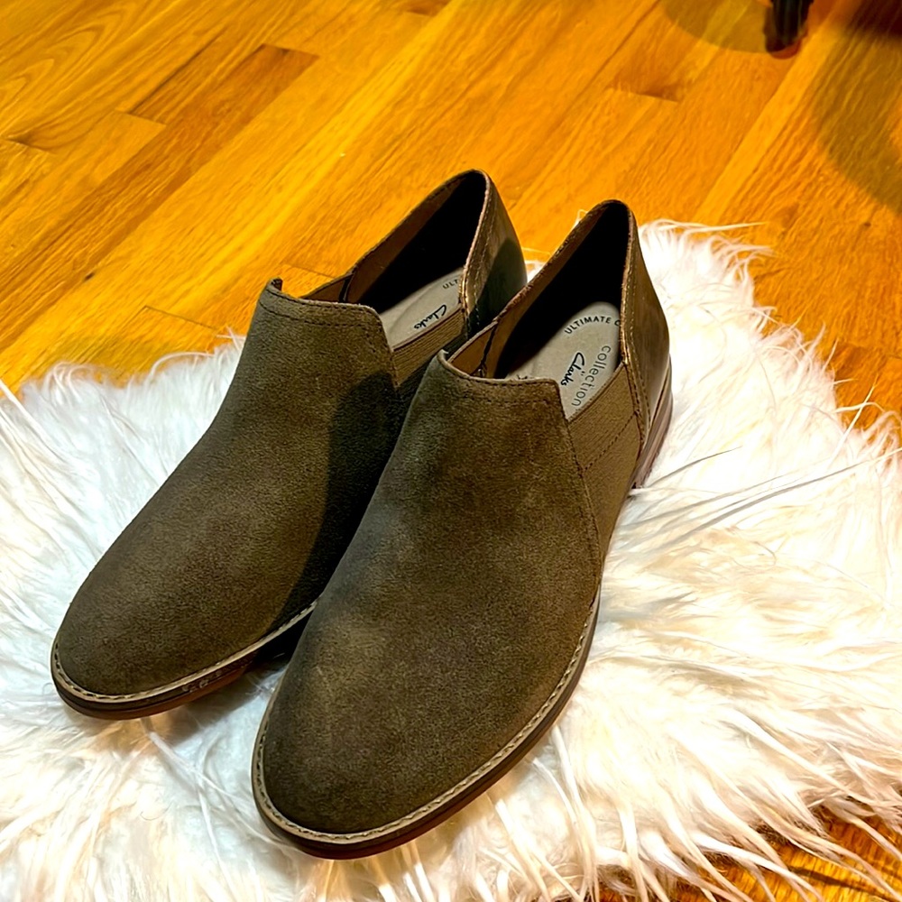 Clarks Dark Olive Camzin Step Leather Bootie